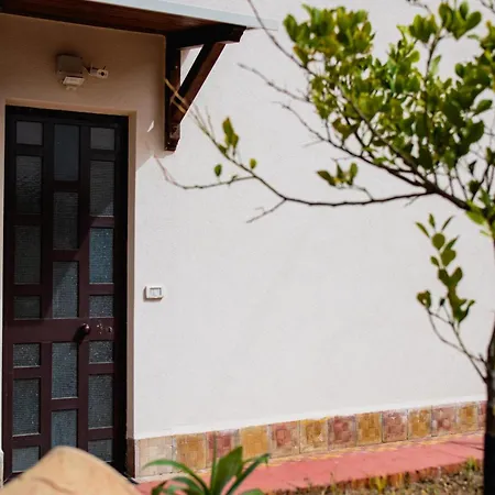 Hemingway - La Casa Di Alessia E La Casa Di Leonardo Ficarazzi