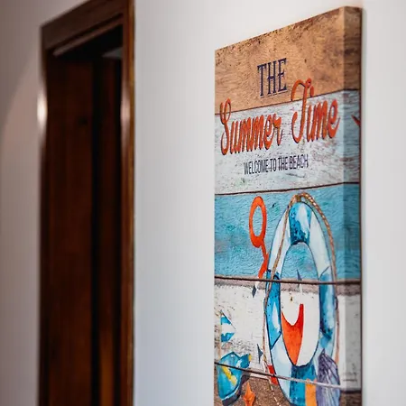 Hemingway - La Casa Di Alessia E La Casa Di Leonardo Ficarazzi