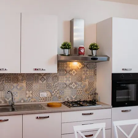 Hemingway - La Casa Di Alessia E La Casa Di Leonardo Ficarazzi